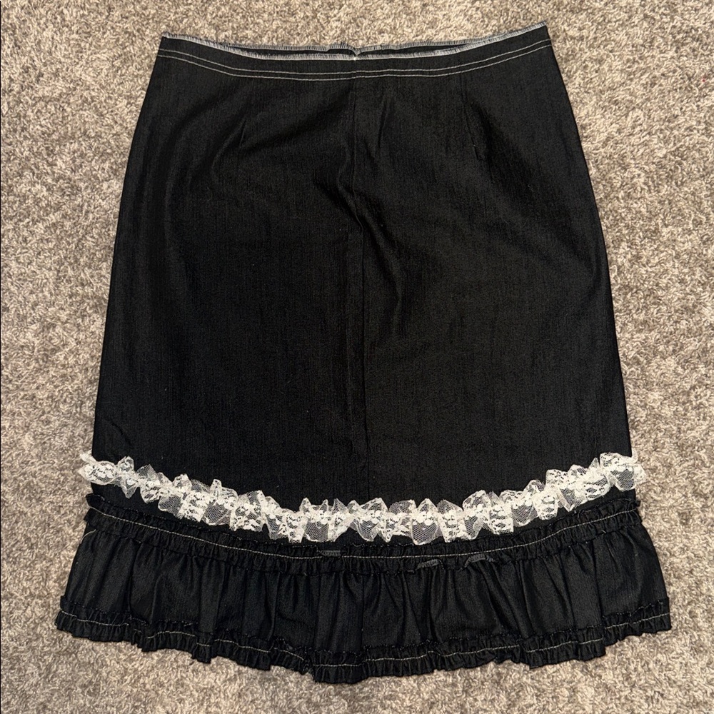 Vintage Clio Black Denim Skirt with White Stitching. Size 8 - Picture 2 of 8